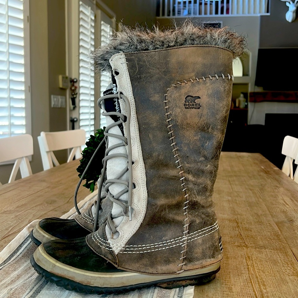 Sorel water proof boots size 8